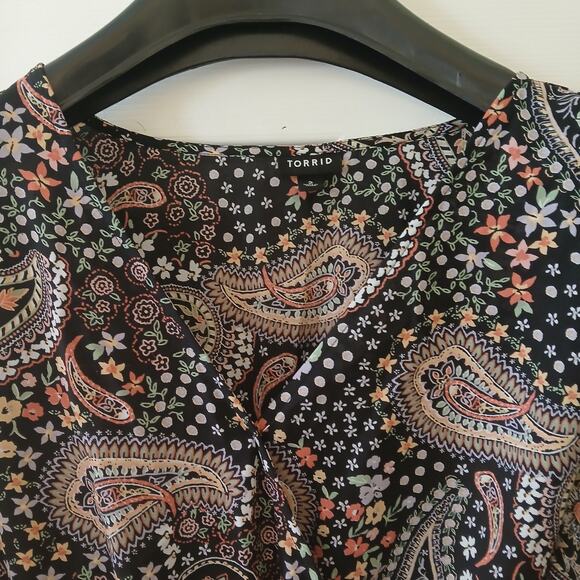 Torrid Plus 2 Georgette Surplice Puff Sleeve Floral Paisley Blouse Black Boho - Picture 4 of 12